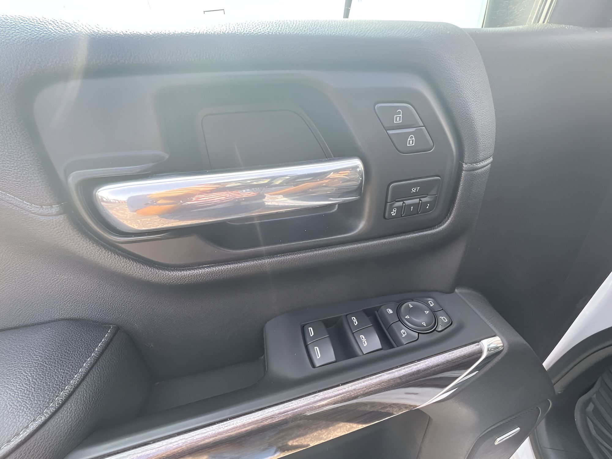Certified 2022 Chevrolet Silverado 1500 LTZ AWD/4WD image 23