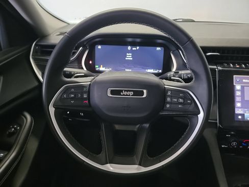 Used 2023 Jeep Grand Cherokee L Laredo AWD/4WD image 17
