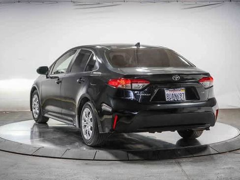 Used 2021 Toyota Corolla LE image 2