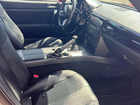 Used 2006 MAZDA MX-5 Miata Grand Touring RWD image 5
