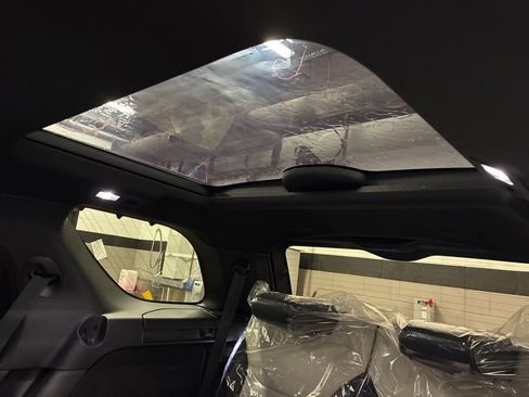 Certified 2024 Land Rover Discovery Dynamic SE image 40