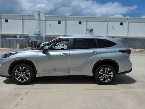 Used 2023 Toyota Highlander XLE FWD image 8