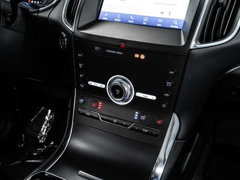 Used 2020 Ford Edge Titanium w/ Equipment Group 301A FWD image 24