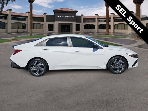 Used 2025 Hyundai Elantra Sport FWD image 9