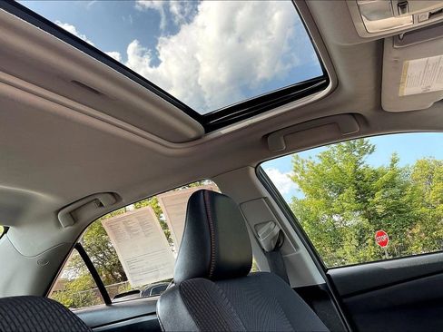 Used 2017 Toyota Camry SE w/ Moonroof Package FWD image 21