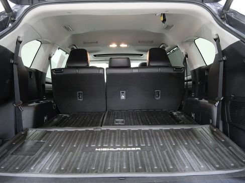 Used 2021 Toyota Highlander XLE image 28