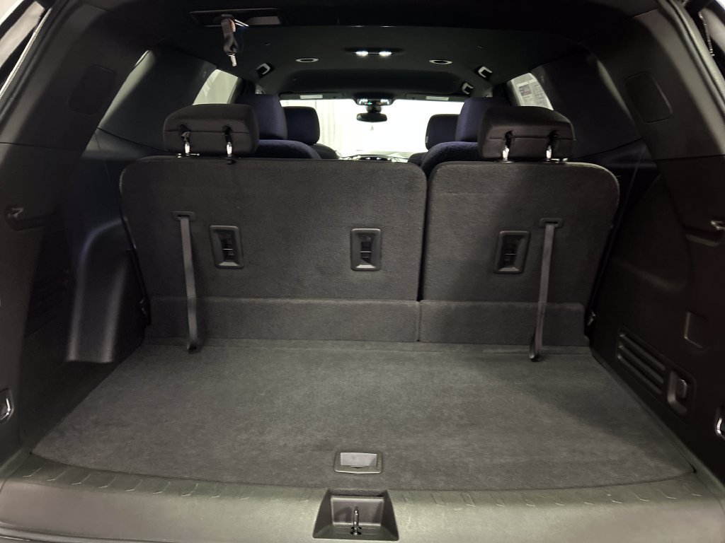 Used 2023 Chevrolet Traverse LT FWD image 25