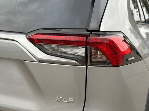 Used 2020 Toyota RAV4 XLE Premium image 11