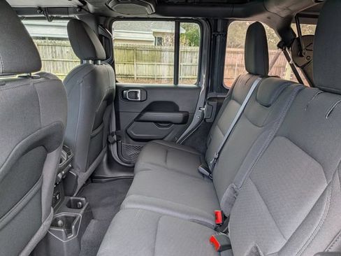 Used 2022 Jeep Wrangler Unlimited Sahara AWD/4WD image 14