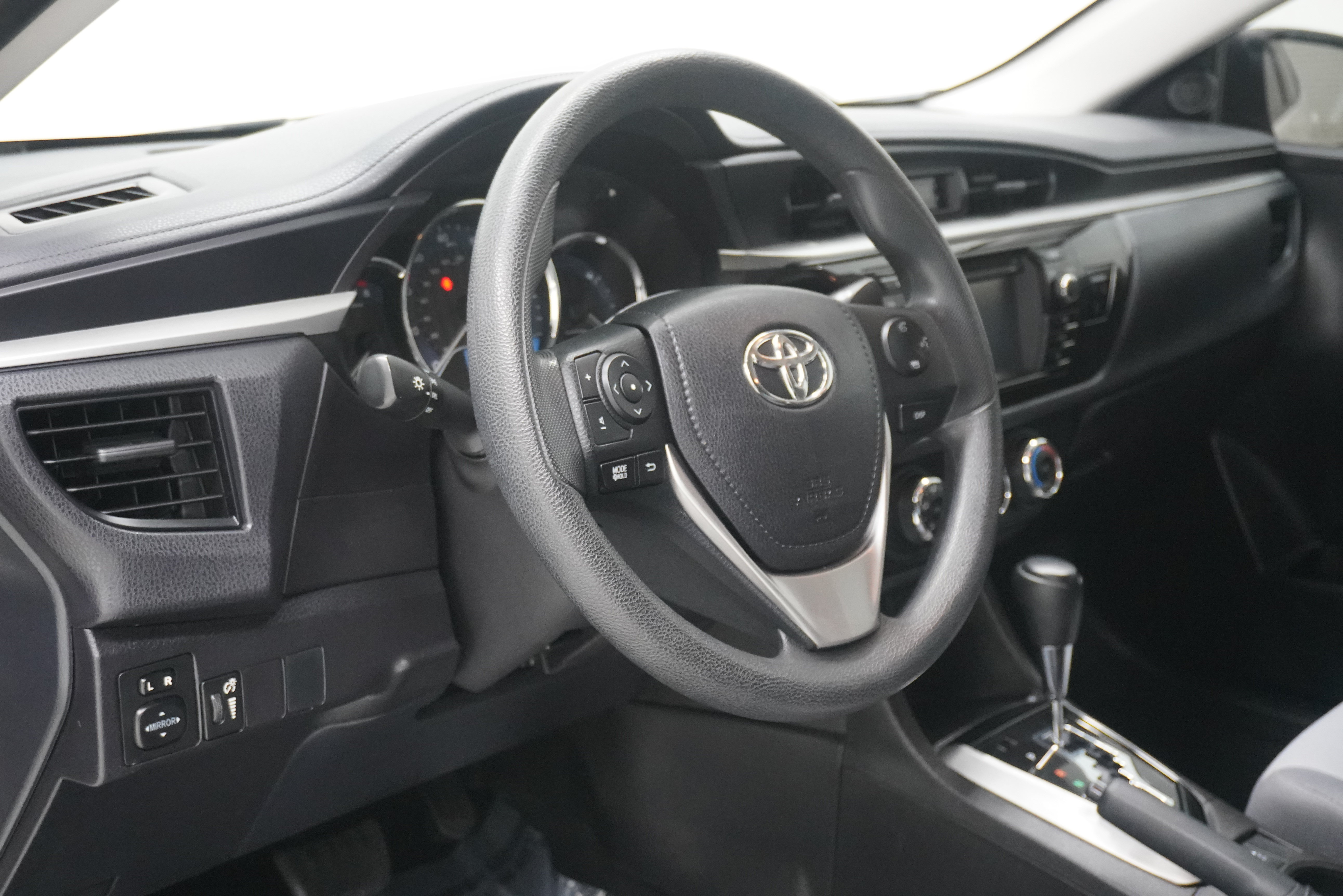 Used 2016 Toyota Corolla L FWD image 10