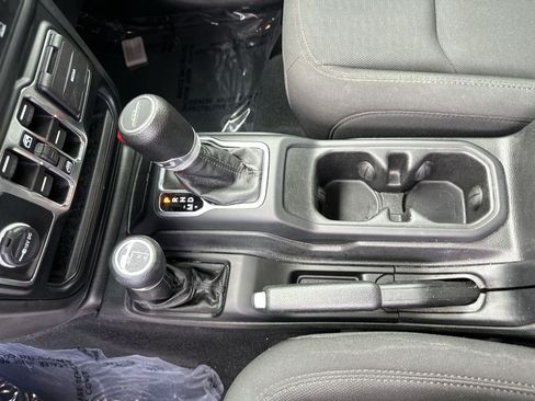 Used 2022 Jeep Gladiator Sport AWD/4WD image 21