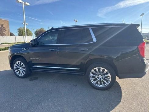 Used 2021 GMC Yukon Denali w/ Denali Premium Package image 10