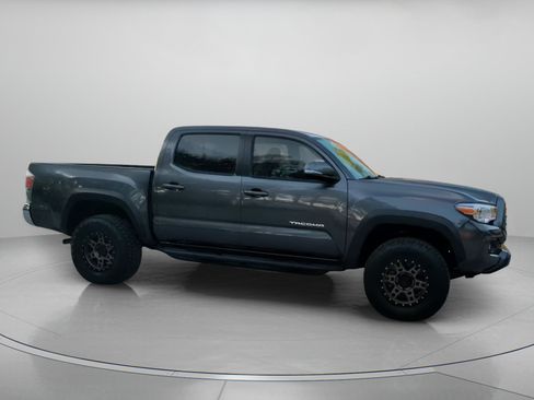 Used 2021 Toyota Tacoma TRD Off-Road AWD/4WD image 33