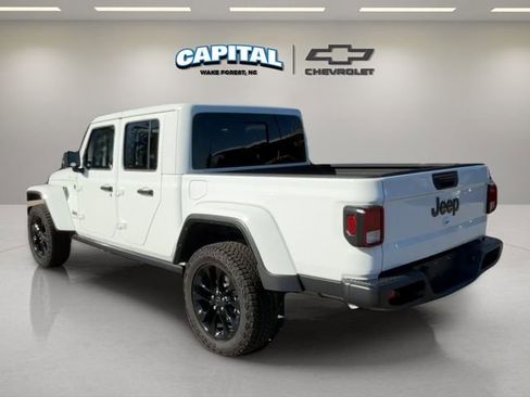 Used 2025 Jeep Gladiator Nighthawk image 3