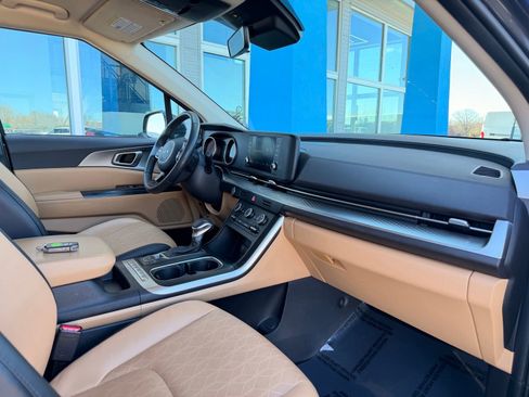 Used 2024 Kia Carnival LX image 25