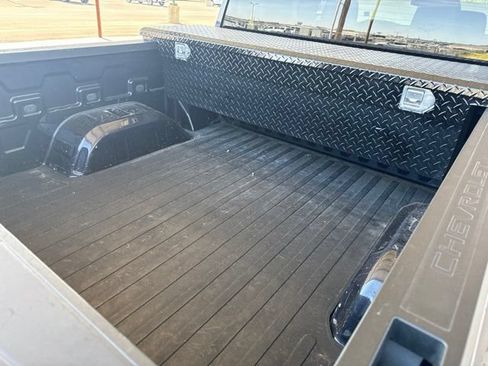 Used 2023 Chevrolet Silverado 1500 LT w/ Z71 Off-Road Package AWD/4WD image 10