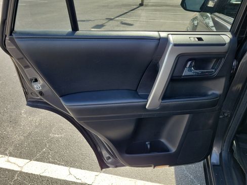 Used 2014 Toyota 4Runner SR5 AWD/4WD image 11