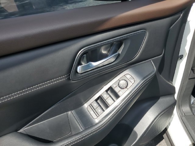 Used 2023 Nissan Rogue SV w/ SV Premium B Package FWD image 12