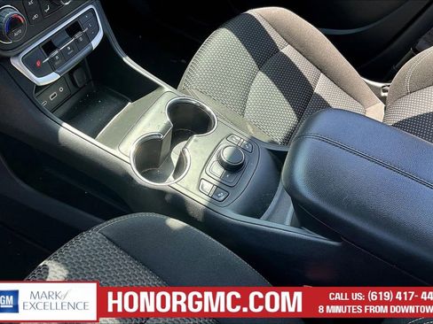 Used 2022 GMC Terrain SLE w/ Driver Convenience Package FWD image 17