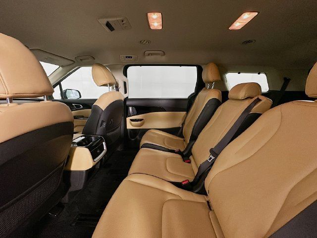 Used 2024 Kia Carnival EX FWD image 24