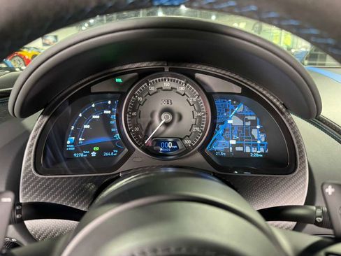 Used 2022 Bugatti Chiron Pur Sport image 13