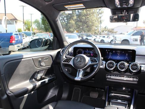 Used 2025 Mercedes-Benz GLB 250 4MATIC image 28