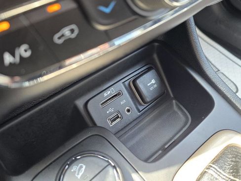 Used 2014 Jeep Cherokee Limited w/ Luxury Group image 23