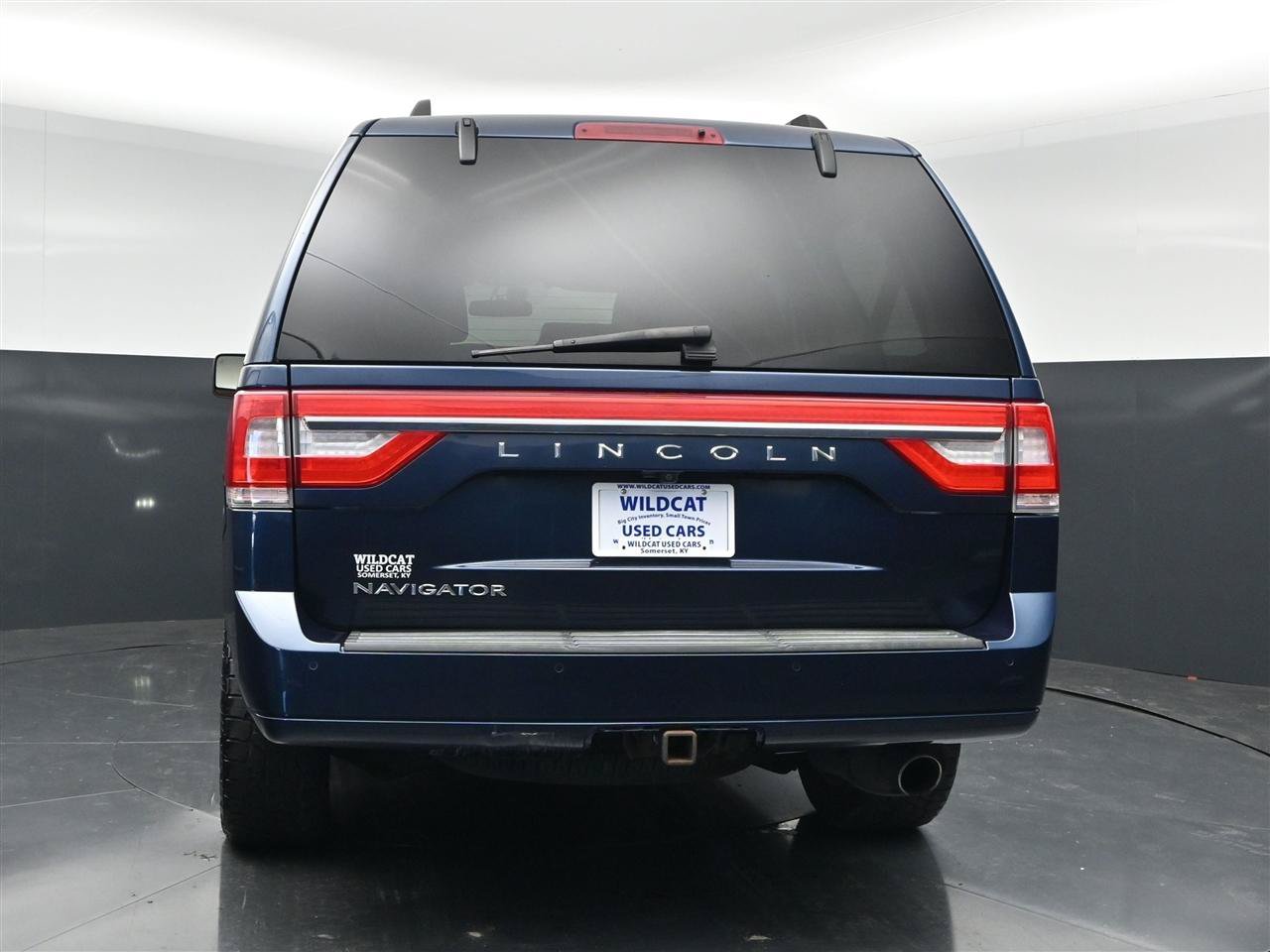 Used 2017 Lincoln Navigator Select AWD/4WD image 7