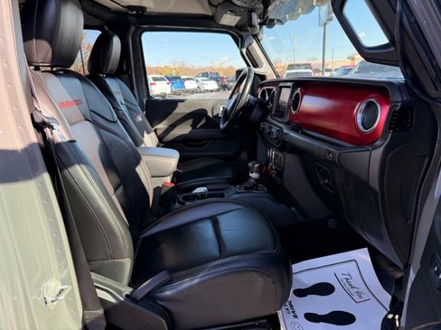 Used 2022 Jeep Gladiator Rubicon w/ Cold Weather Group image 11