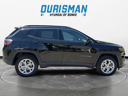 Used 2024 Jeep Compass Latitude AWD/4WD image 7