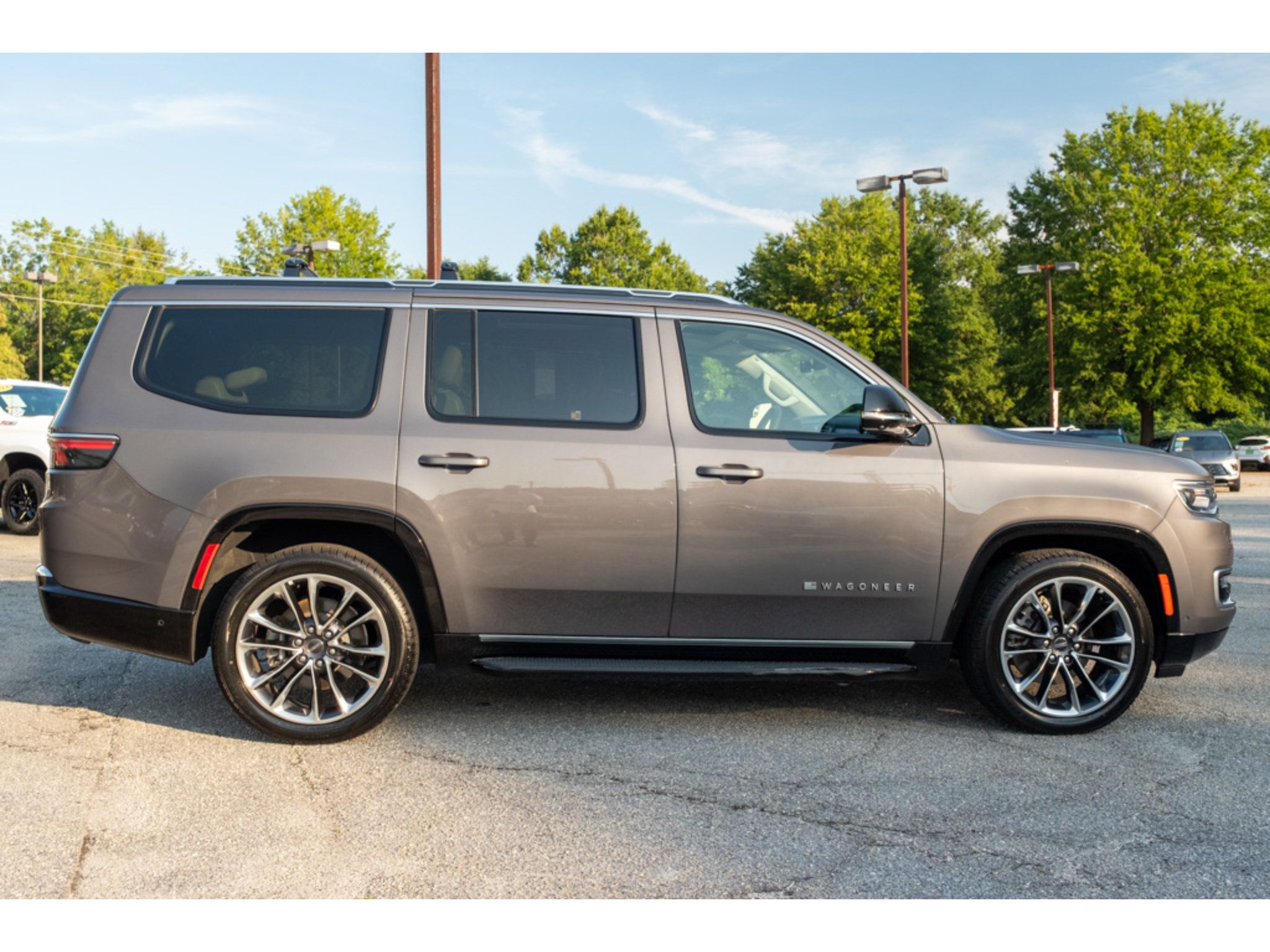 Used 2023 Jeep Wagoneer Series II w/ Convenience Group I AWD/4WD image 9