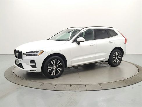 Used 2023 Volvo XC60 B5 Core image 3