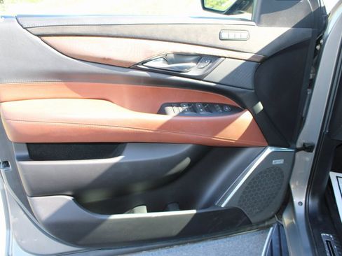 Used 2018 Cadillac Escalade Premium Luxury image 10