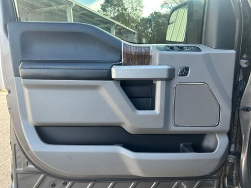 Used 2018 Ford F150 Lariat w/ Trailer Tow Package image 8