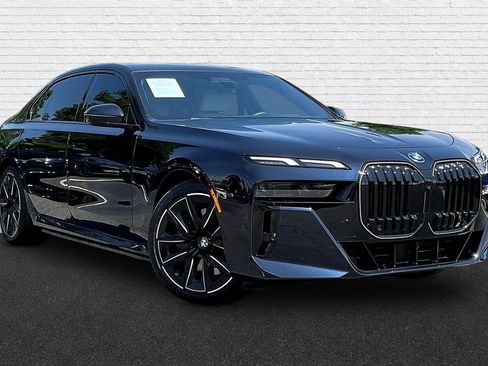 Used 2025 BMW 750e xDrive AWD/4WD image 3