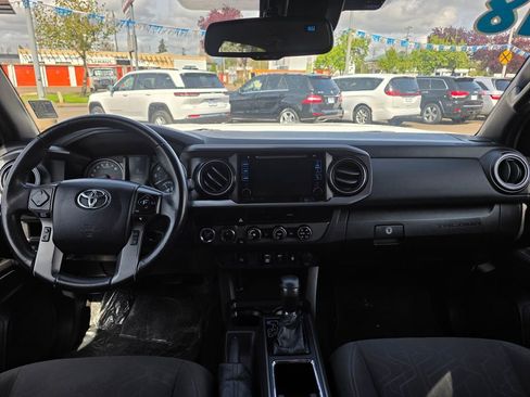 Used 2018 Toyota Tacoma TRD Off-Road image 5