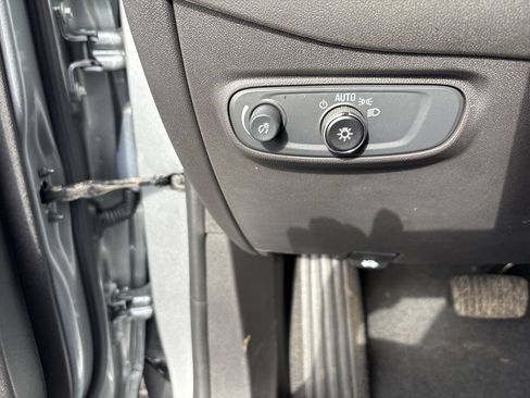 Used 2024 Chevrolet Equinox LS FWD image 39