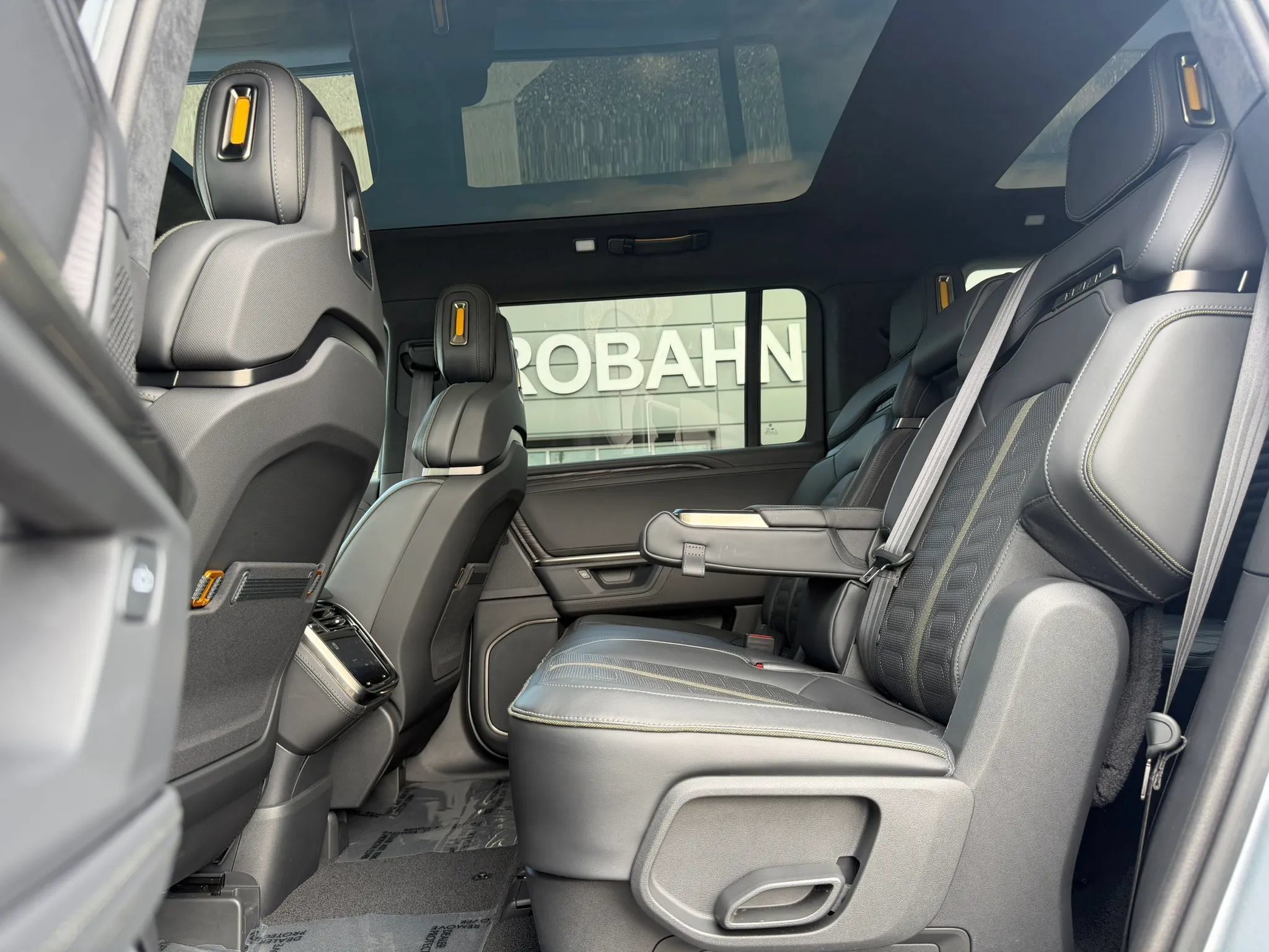 Used 2025 Rivian R1S Adventure Dual AWD/4WD image 12