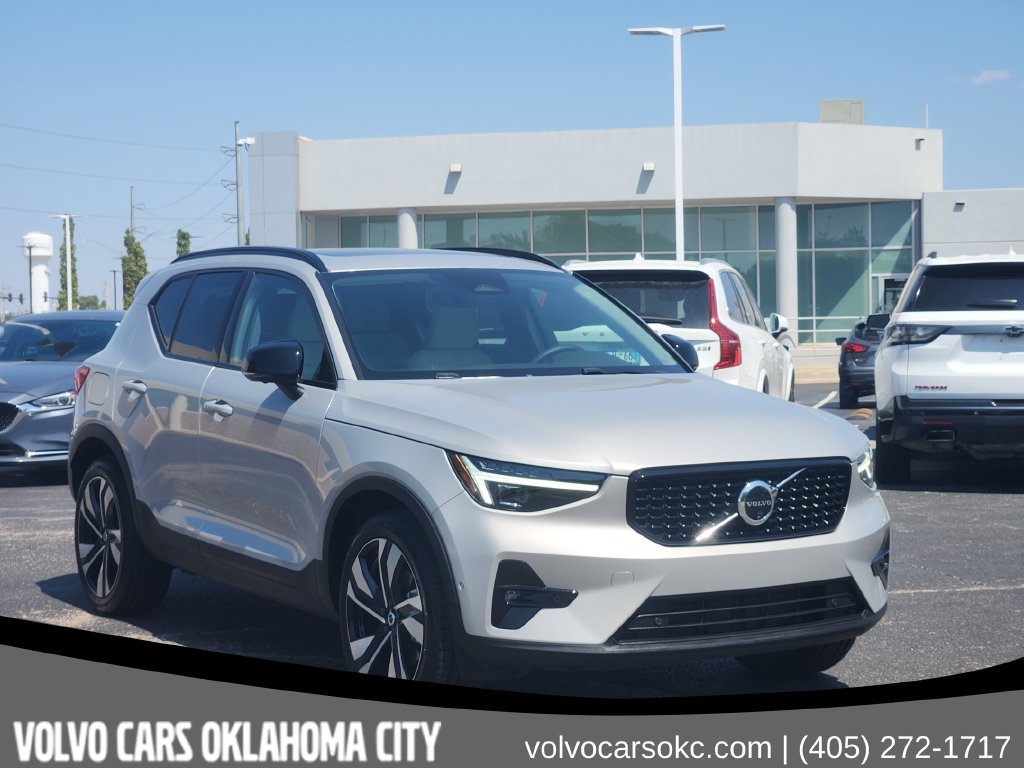 Certified 2024 Volvo XC40 B5 Plus w/ Protection Package Premier AWD/4WD image 2
