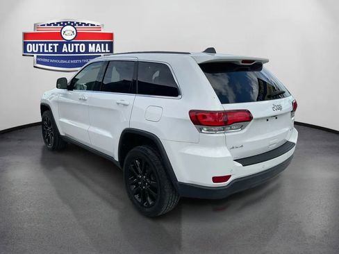 Used 2022 Jeep Grand Cherokee Laredo E AWD/4WD image 5