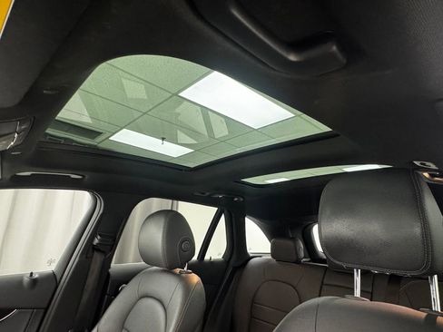 Used 2020 Mercedes-Benz GLC 350e GLC 350e image 32