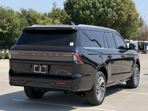 New 2025 Lincoln Navigator L Reserve image 9