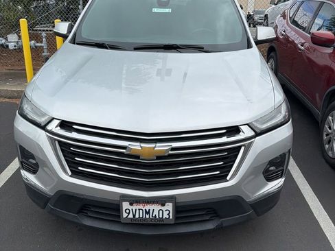 Used 2022 Chevrolet Traverse LT image 1
