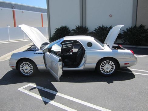 Used 2004 Ford Thunderbird Deluxe image 9