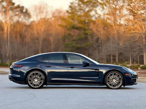Used 2018 Porsche Panamera 4S image 11