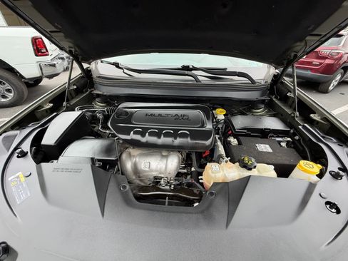 Used 2019 Jeep Cherokee Latitude Plus AWD/4WD image 22