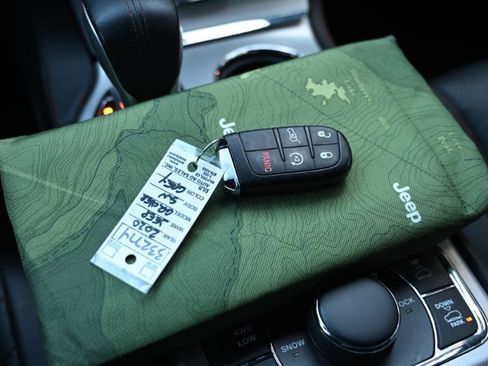 Used 2020 Jeep Grand Cherokee Summit image 37