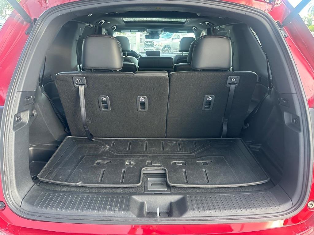 Used 2025 Honda Pilot Black Edition image 7