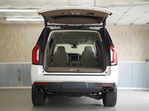 Used 2021 GMC Yukon XL Denali w/ Denali Premium Package AWD/4WD image 42