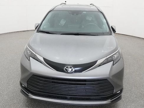 New 2026 Toyota Sienna XLE FWD image 15